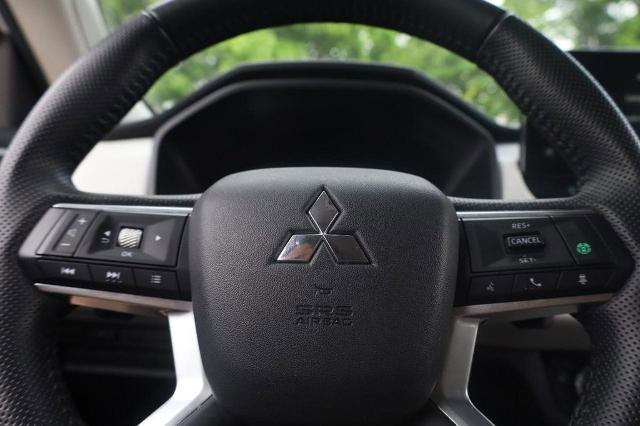 Used 2025 Mitsubishi Outlander AWD image 11