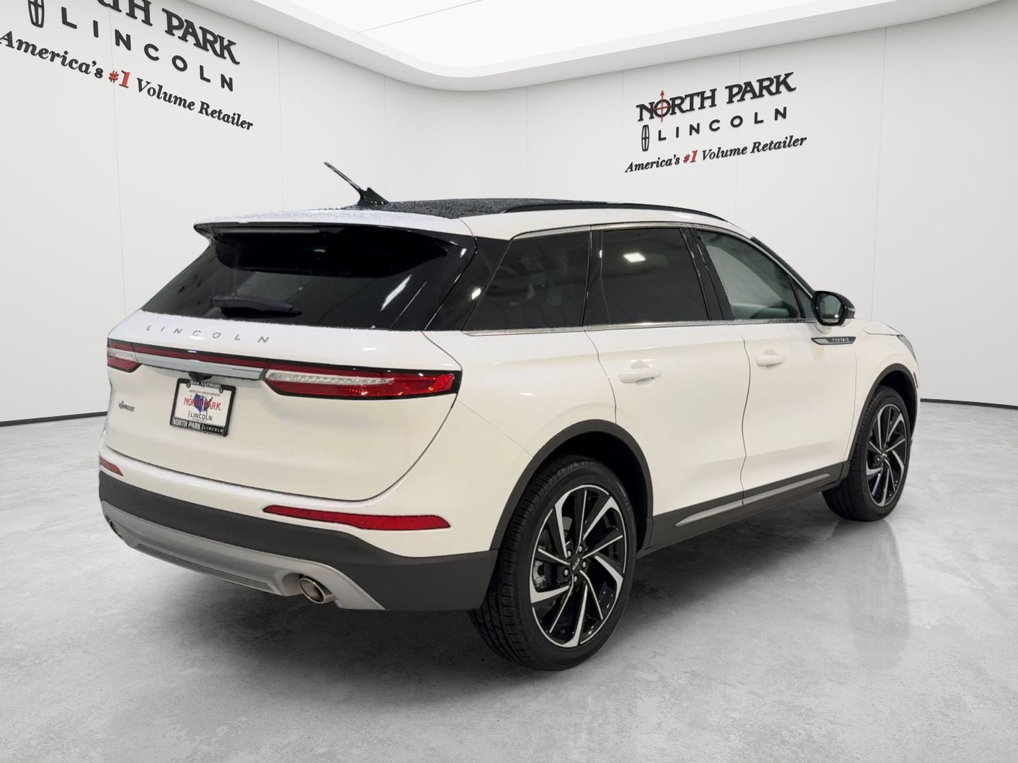 New 2026 Lincoln Corsair Reserve FWD image 9