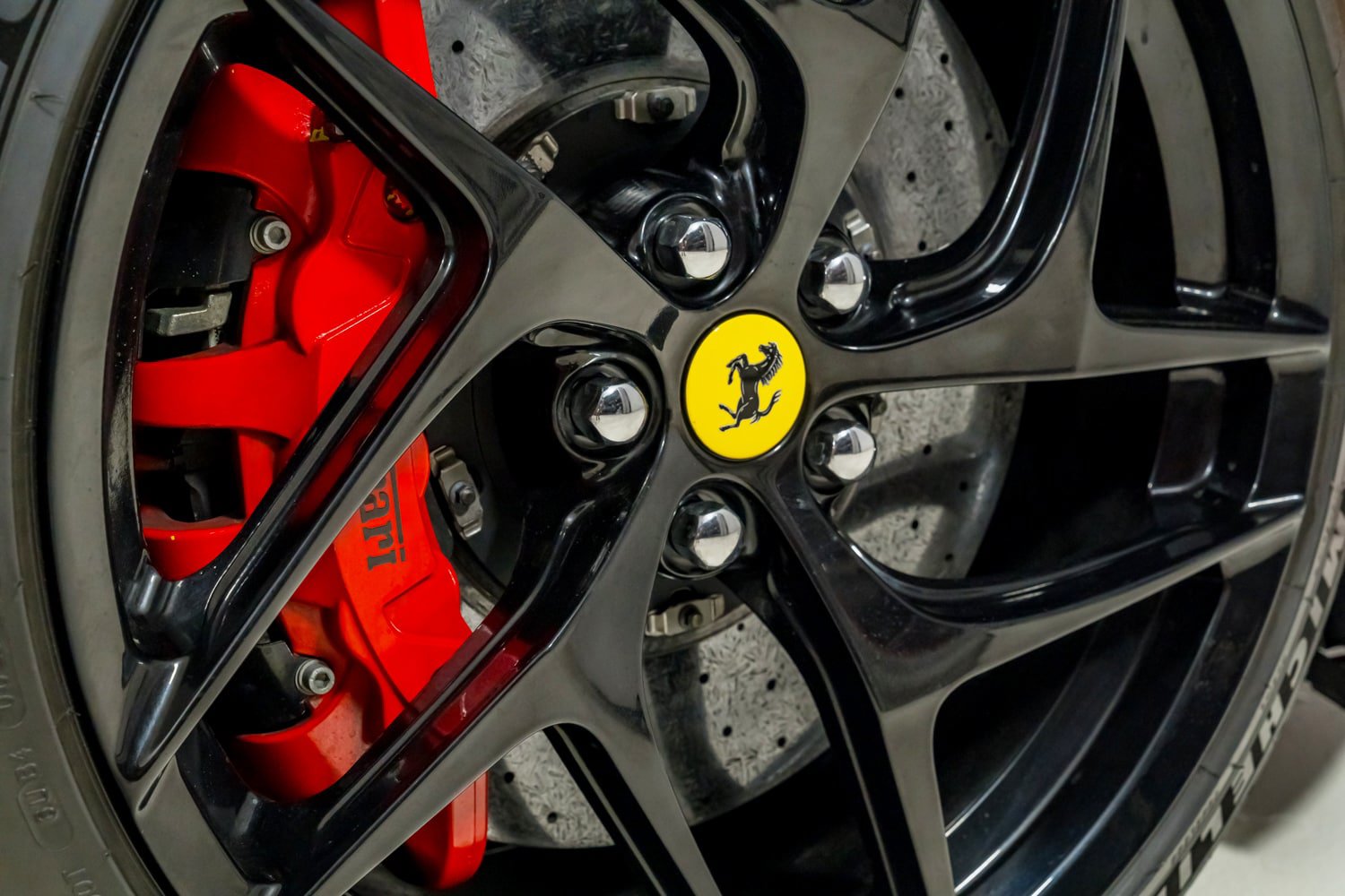 Used 2018 Ferrari 812 Superfast RWD image 31
