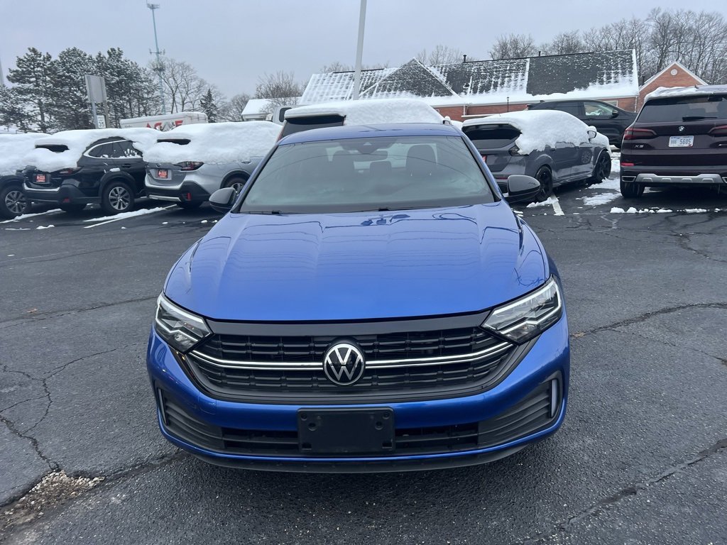 Used 2023 Volkswagen Jetta Sport image 3