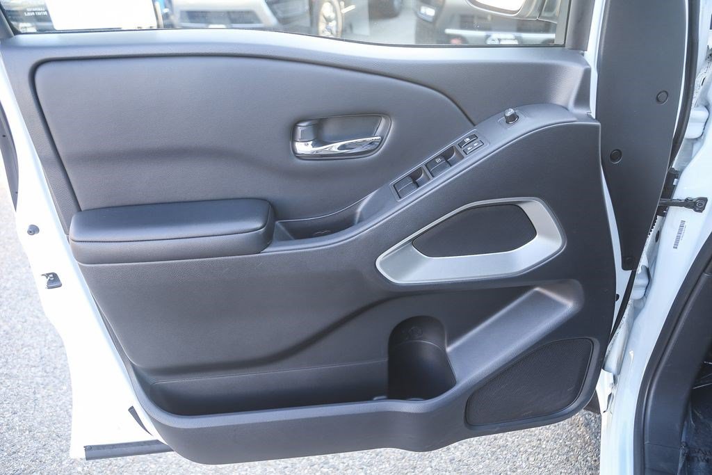 Used 2025 Nissan Frontier SV RWD image 19