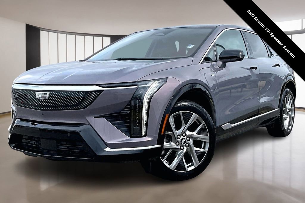 Used 2025 Cadillac Optiq Luxury 1