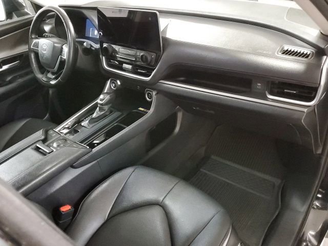 Used 2024 Toyota Grand Highlander XLE image 24
