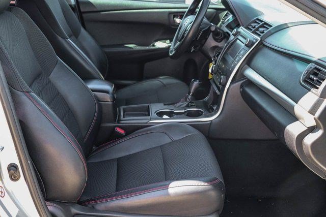 Used 2016 Toyota Camry SE FWD image 16