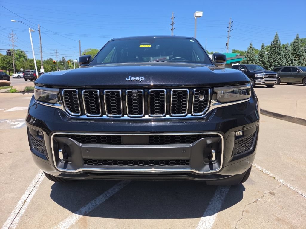 Certified 2023 Jeep Grand Cherokee Overland w/ Adv Protech Group III AWD/4WD image 5