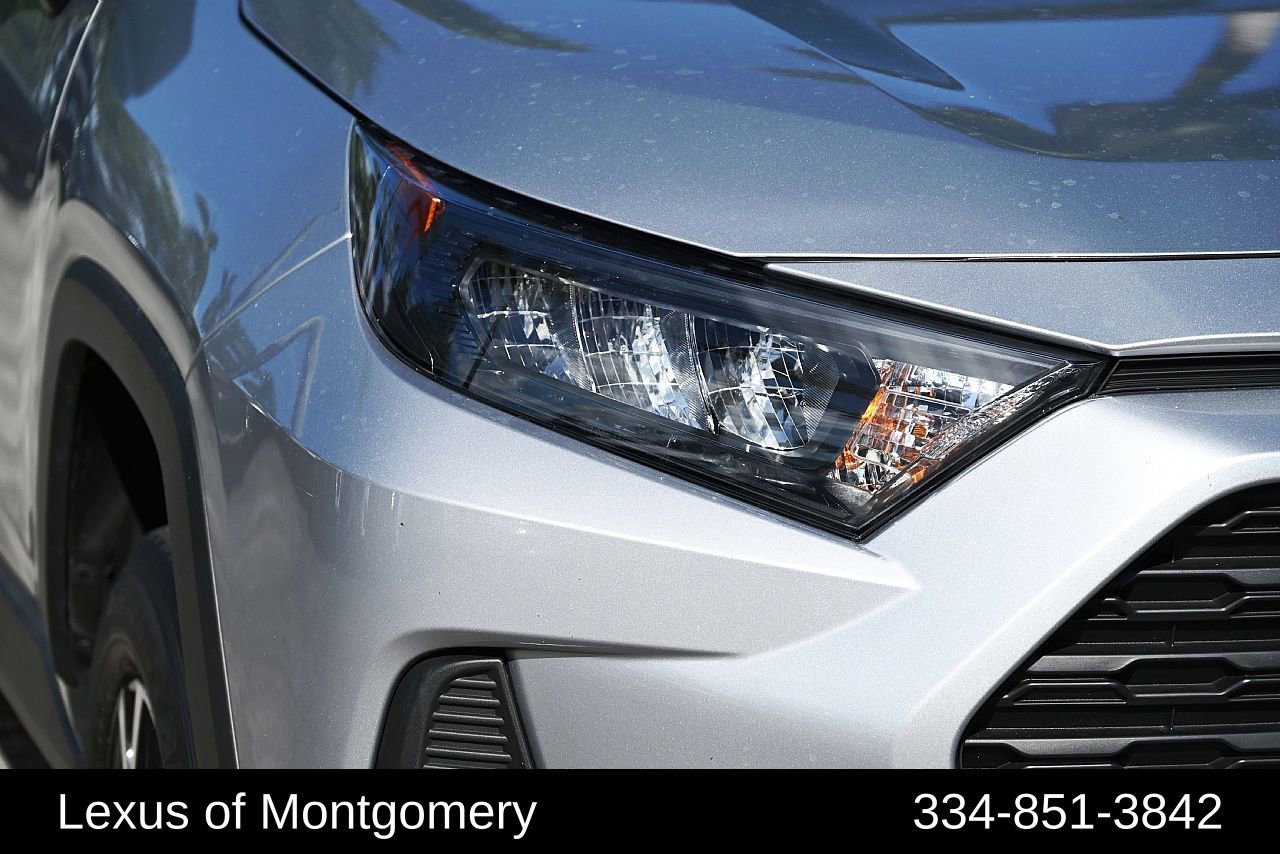 Used 2022 Toyota RAV4 LE image 7