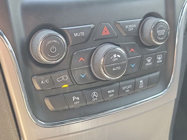 Used 2020 Jeep Grand Cherokee Laredo AWD/4WD image 19