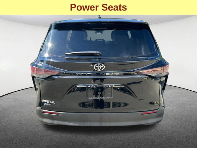 Used 2026 Toyota Sienna LE FWD image 9