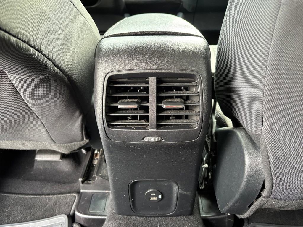 Used 2020 Ford Escape SE image 27