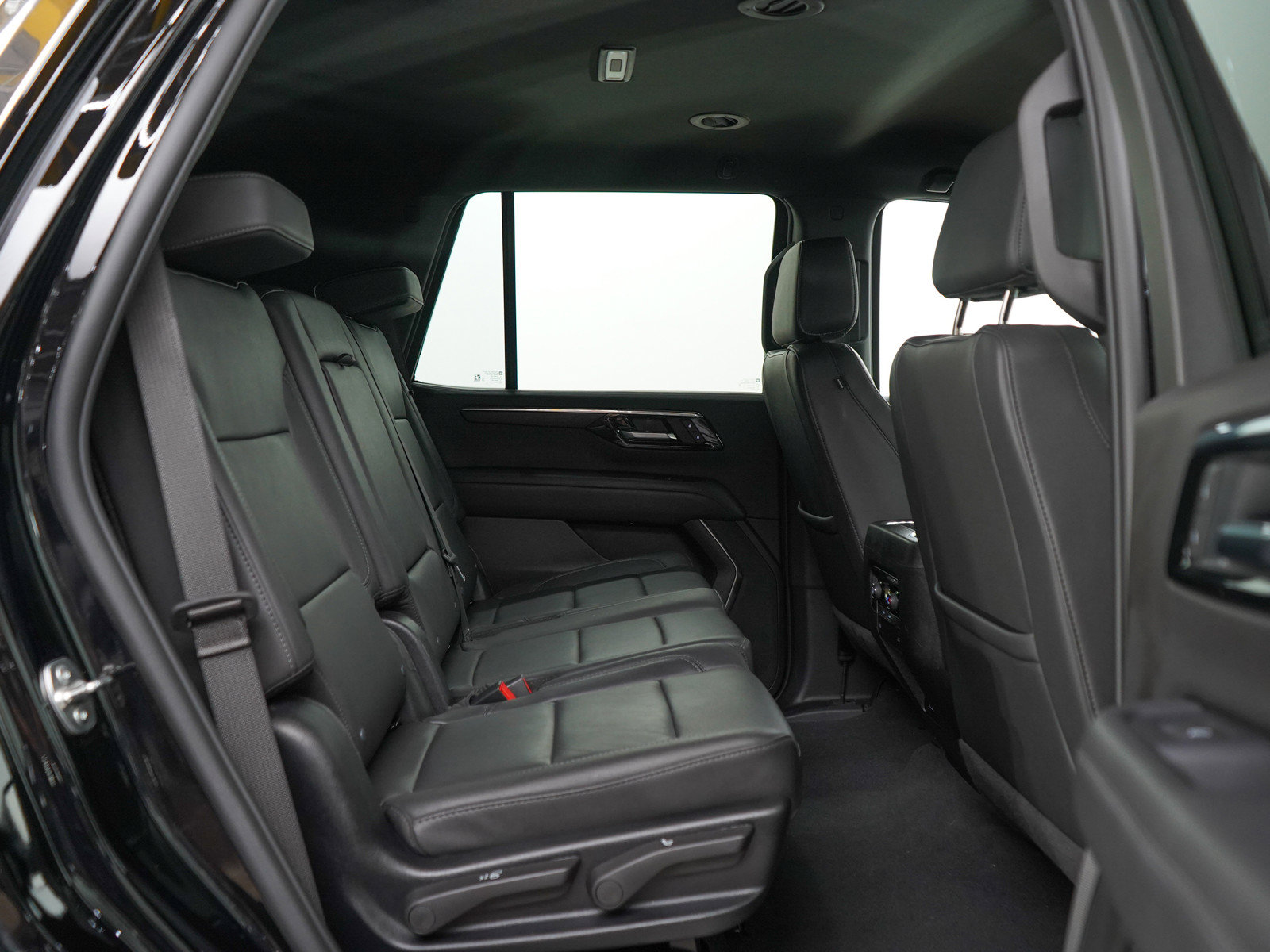 Used 2025 Chevrolet Tahoe LT AWD/4WD image 12