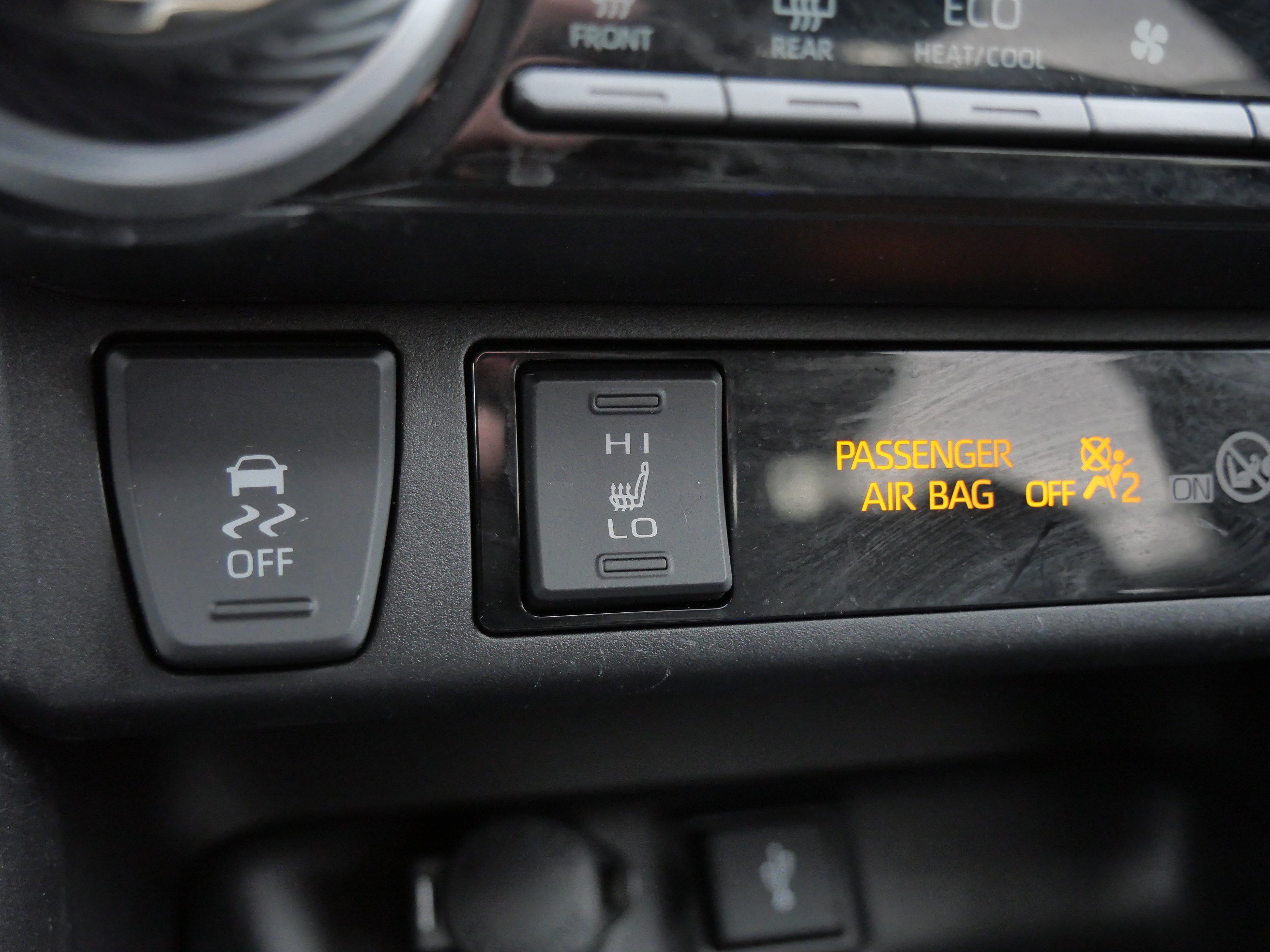 Certified 2022 Toyota RAV4 XLE w/ Convenience Package image 30