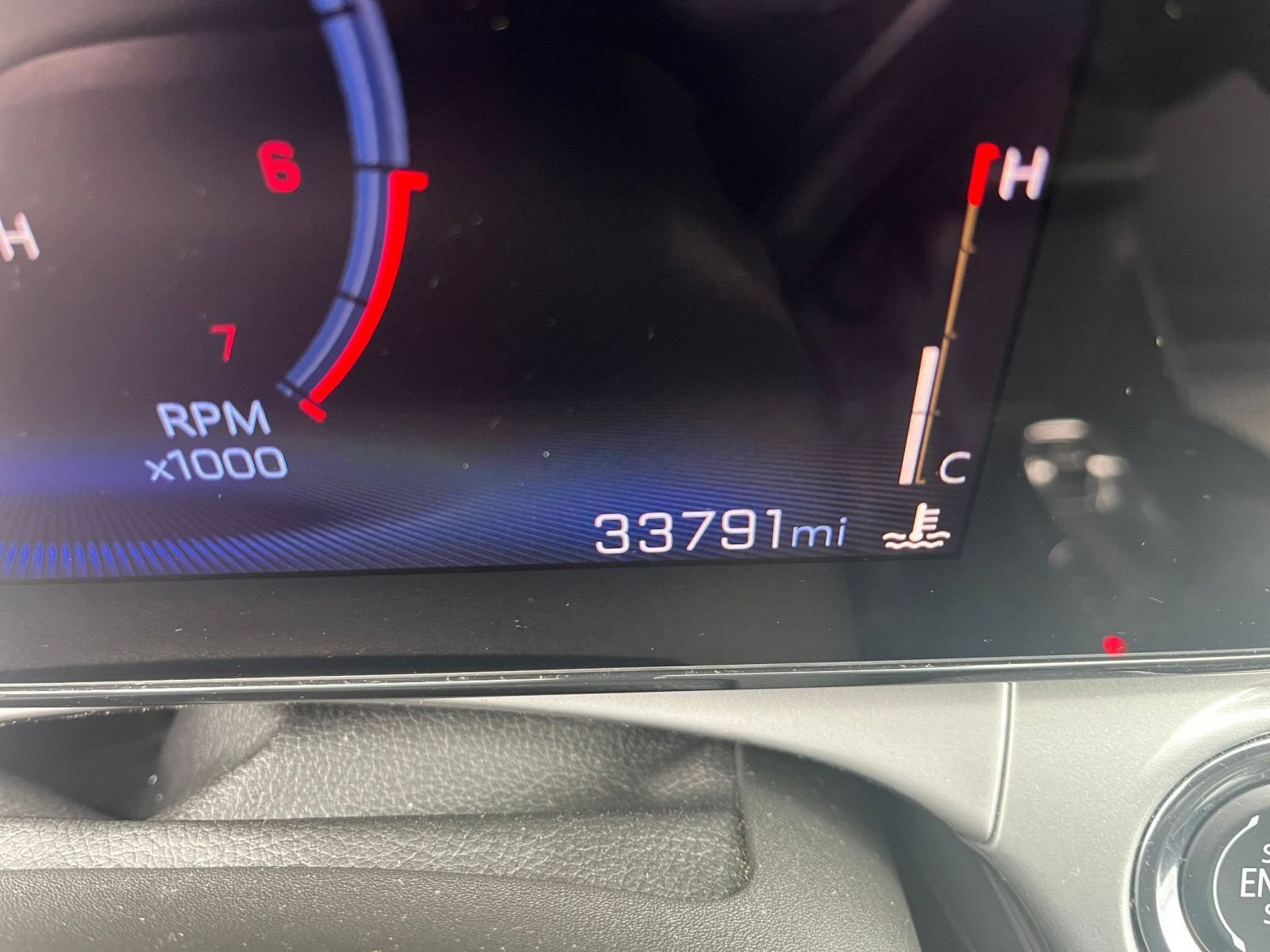 Used 2025 Chevrolet Trax LT FWD image 39