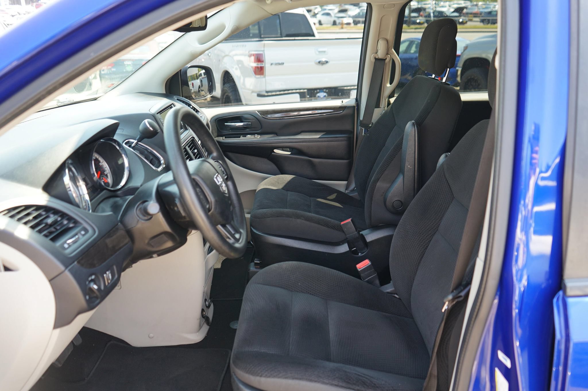 Used 2019 Dodge Grand Caravan SE w/ UConnect Hands-Free Group FWD image 10