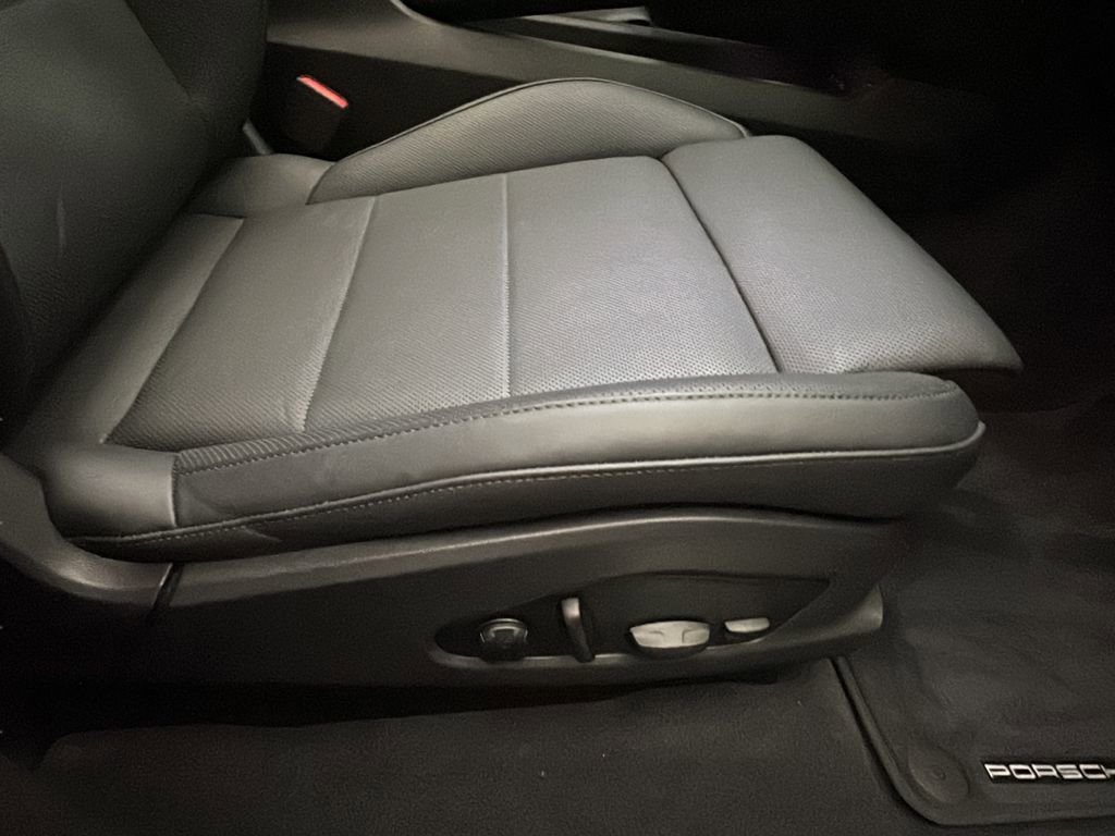 Used 2025 Porsche Macan 4S Electric image 18