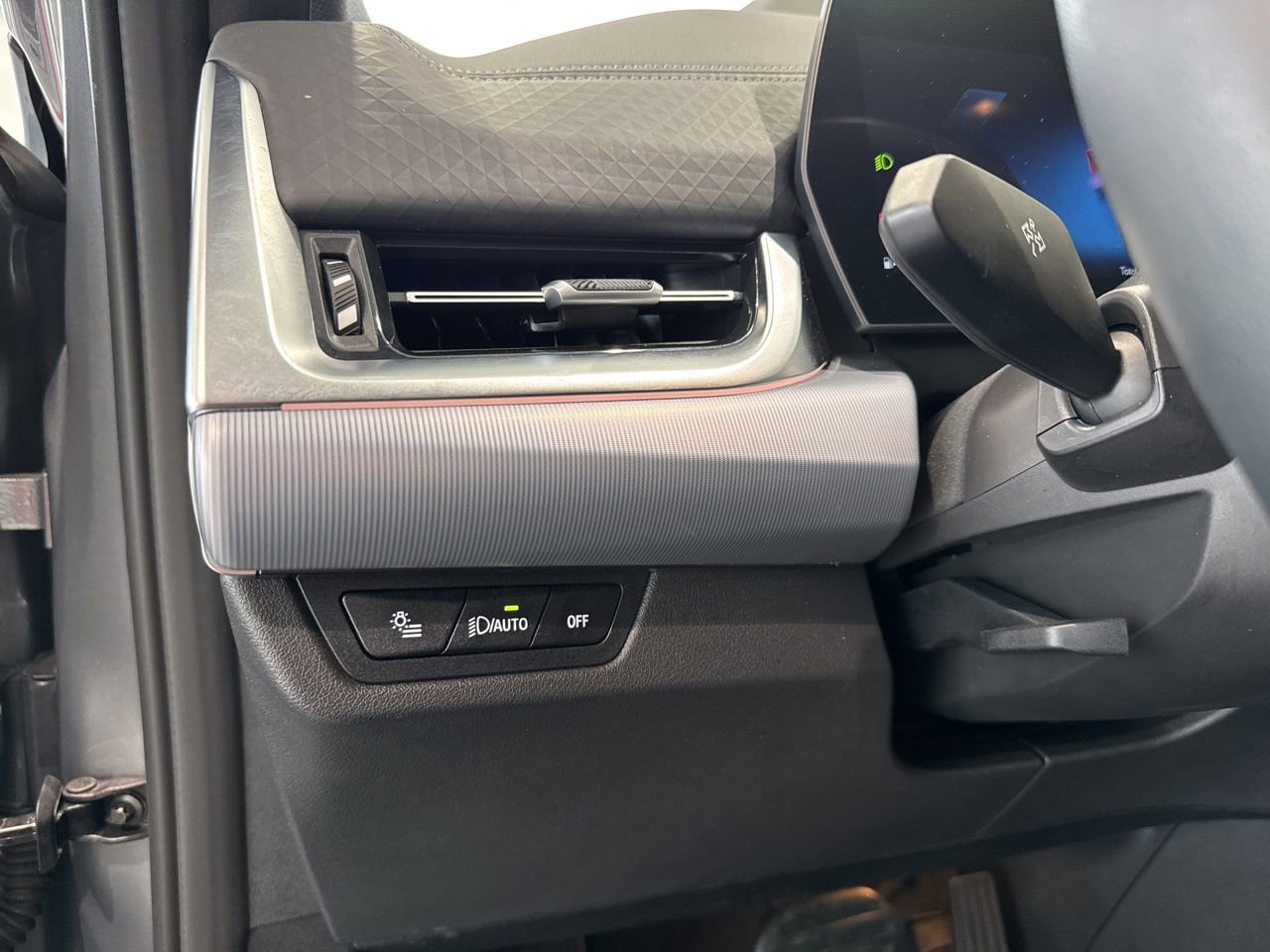 Used 2025 BMW X2 xDrive28i w/ Technology Package image 35