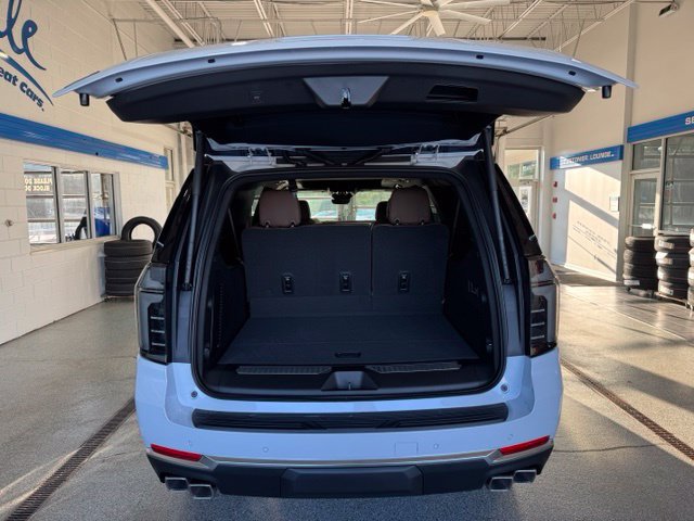 New 2027 Chevrolet Suburban High Country w/ Sun And Tow Package AWD/4WD image 11