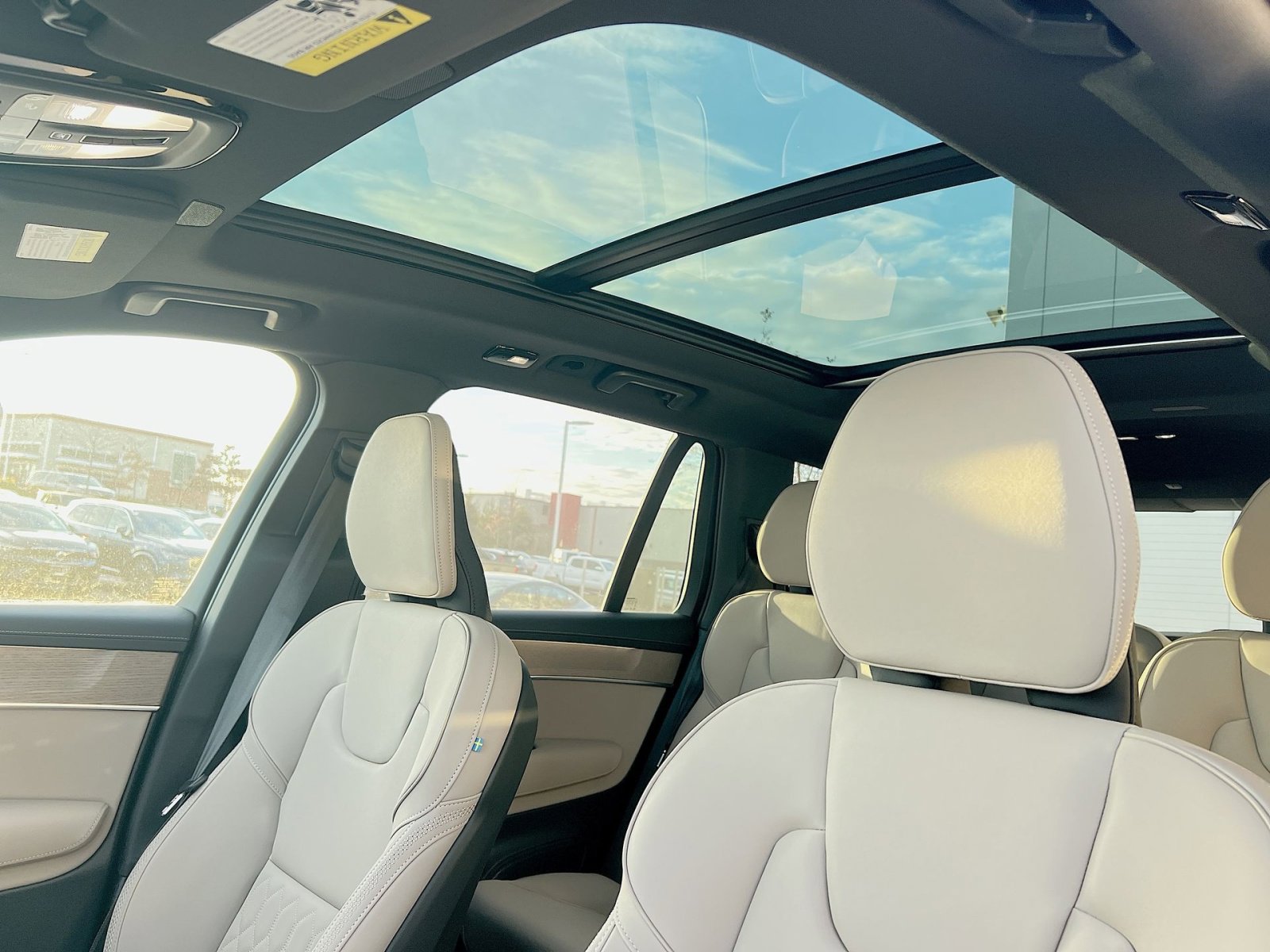 New 2026 Volvo XC90 T8 Plus w/ Protection Package Premier image 23