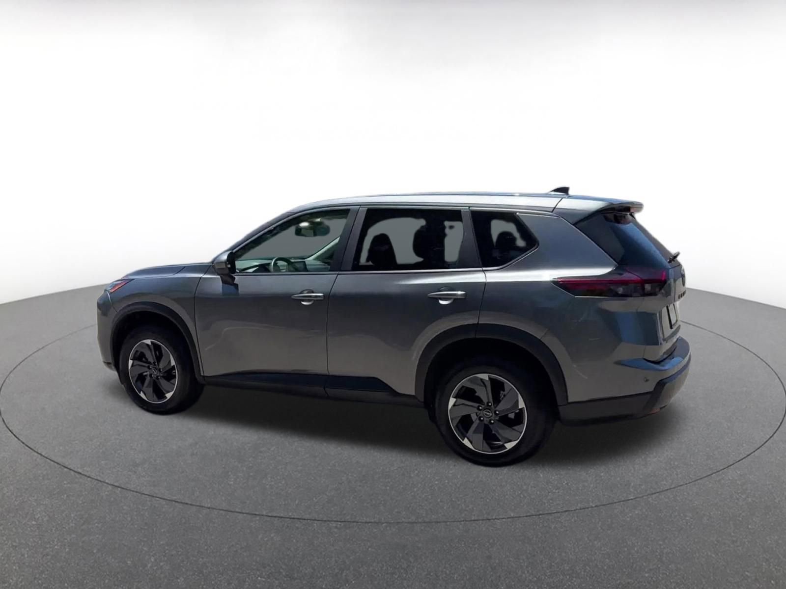 Used 2025 Nissan Rogue SV FWD image 10