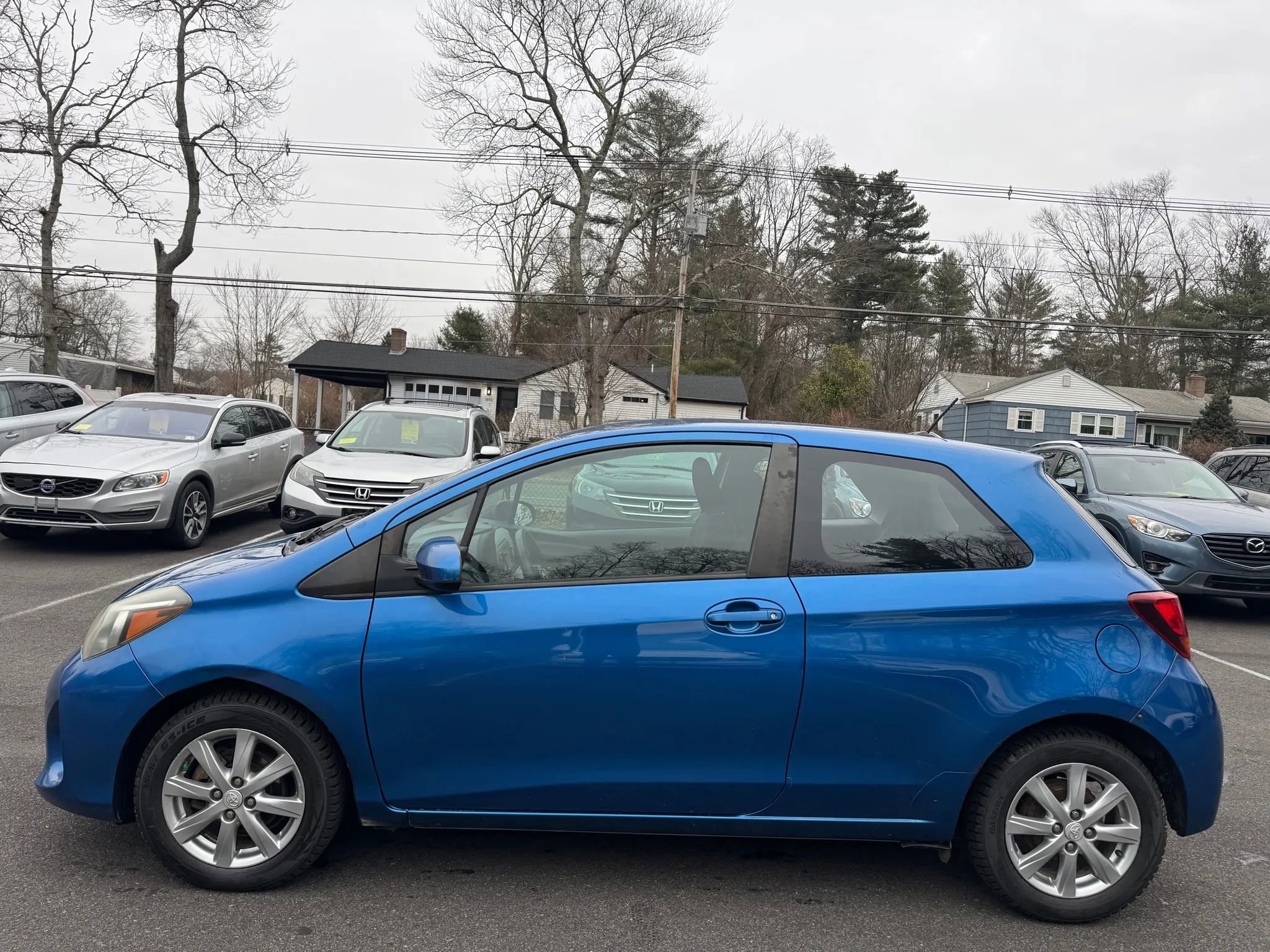 Used 2015 Toyota Yaris L image 8