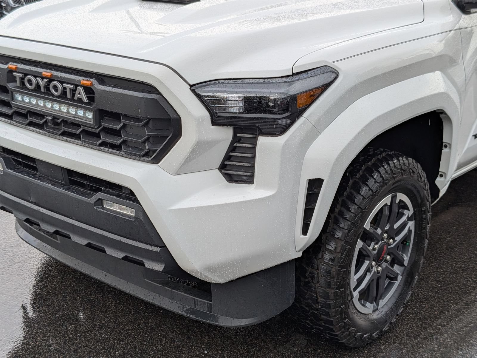 Used 2024 Toyota Tacoma TRD Sport AWD/4WD image 9