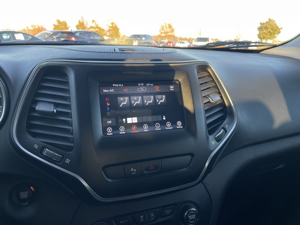 Used 2020 Jeep Cherokee Latitude Plus image 16