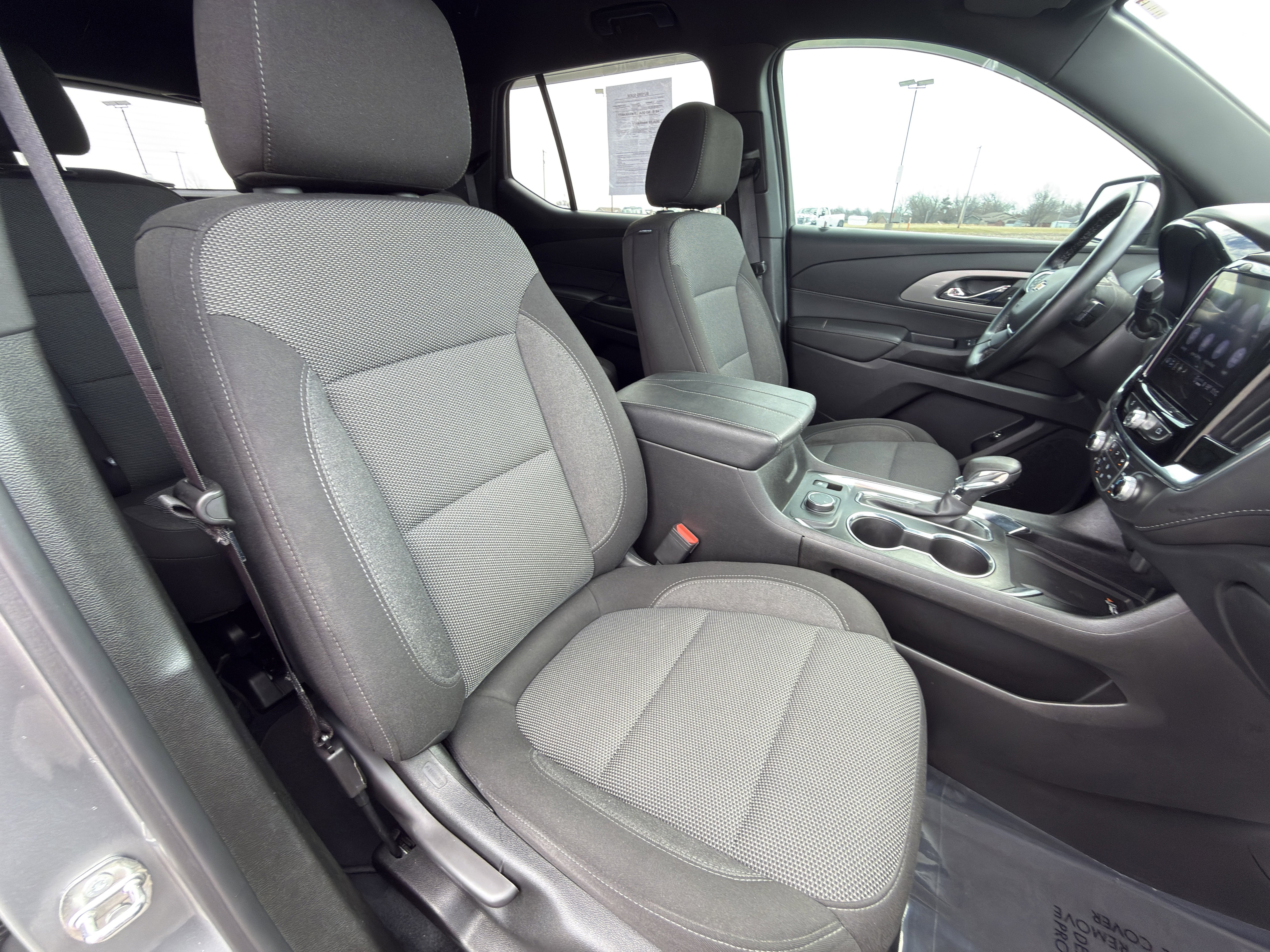 Used 2023 Chevrolet Traverse LT image 12