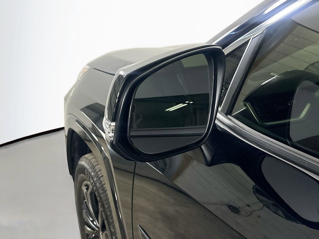 Used 2022 Toyota RAV4 SE w/ Convenience Package image 33