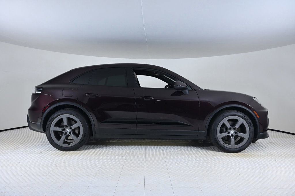 Certified 2025 Porsche Macan Electric image 8