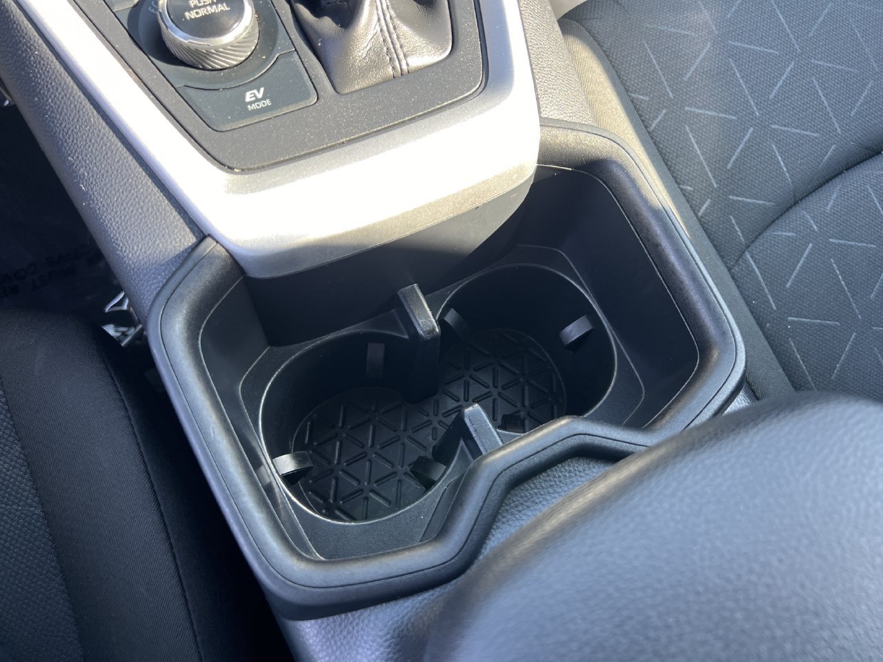 Used 2025 Toyota RAV4 XLE AWD/4WD image 18