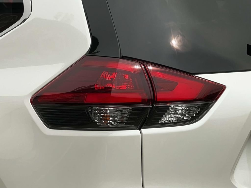 Used 2019 Nissan Rogue SV w/ Sun & Sound Touring Package AWD/4WD image 10