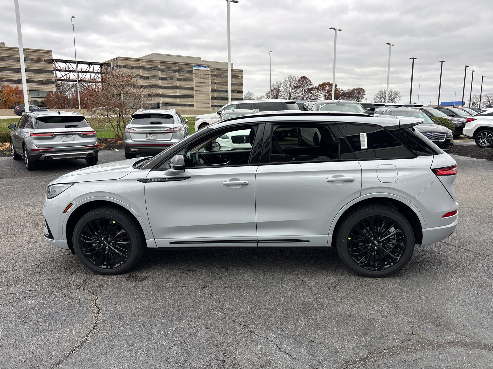 New 2026 Lincoln Corsair Premiere image 4