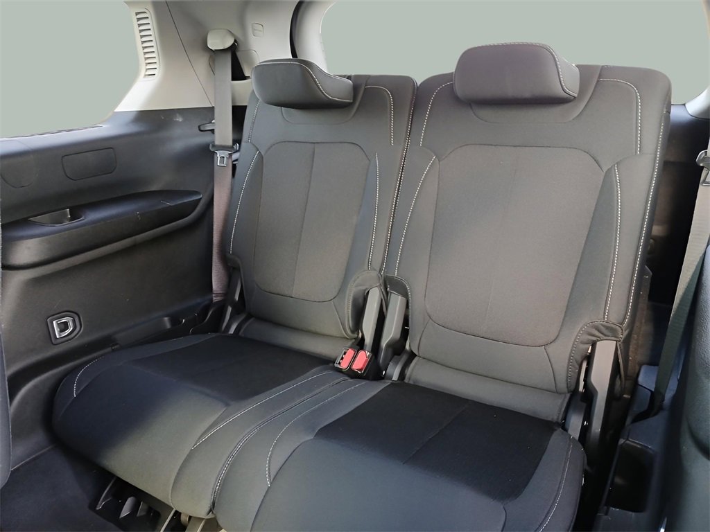 Used 2023 Jeep Grand Cherokee L Laredo image 26