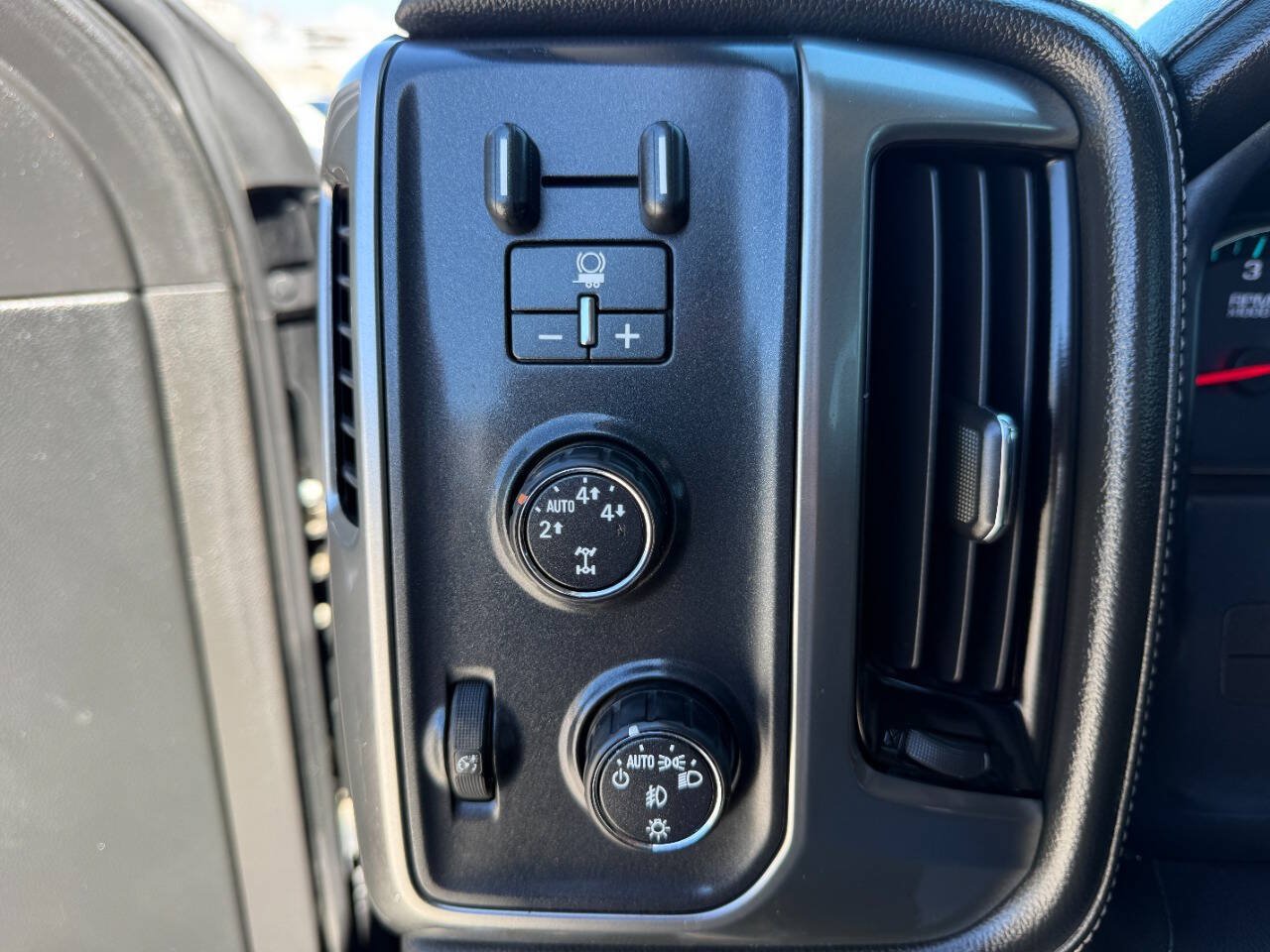 Used 2016 Chevrolet Silverado 1500 LTZ w/ LTZ Plus Package AWD/4WD image 32