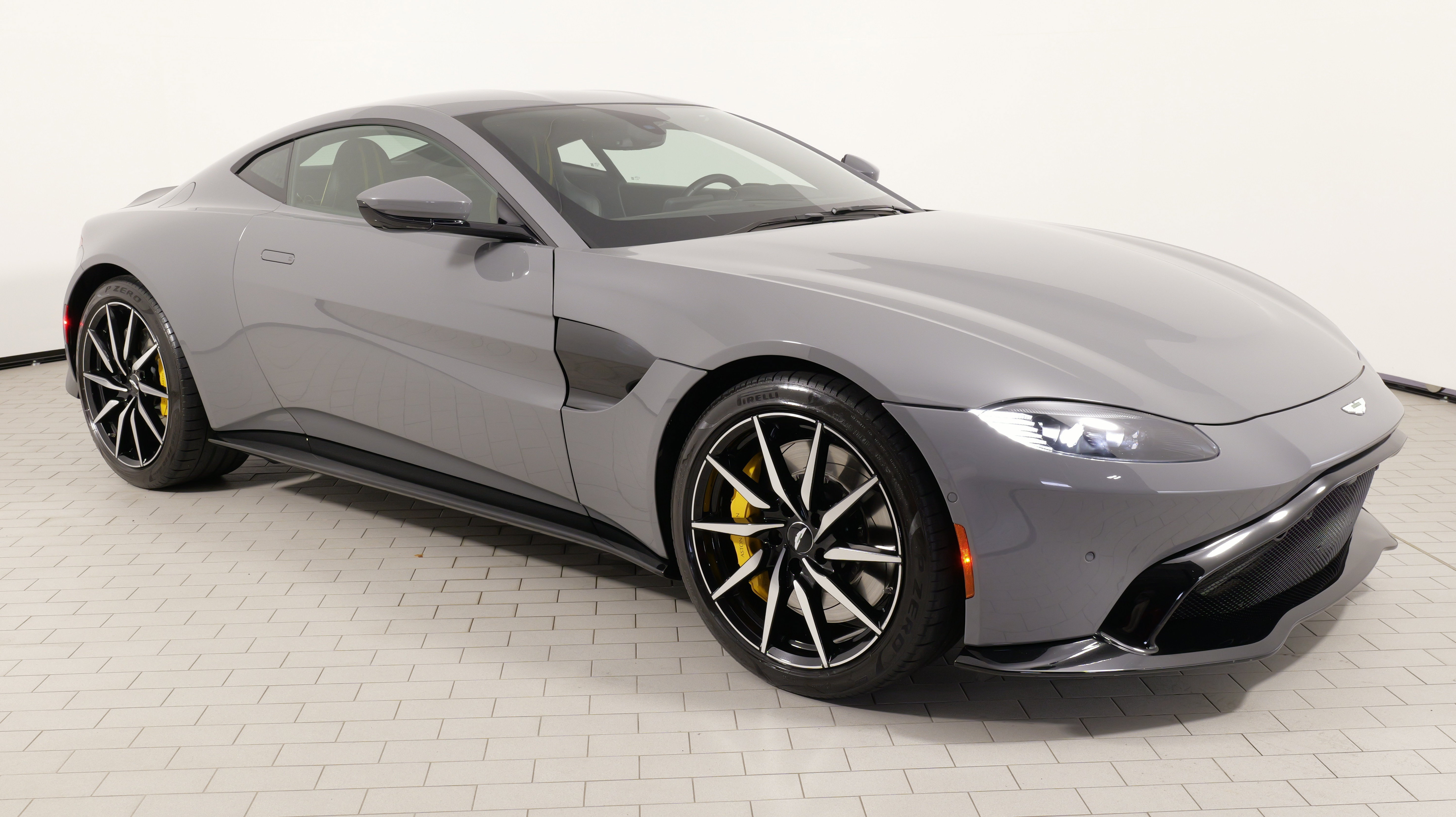 Used 2019 Aston Martin V8 Vantage Coupe RWD image 10