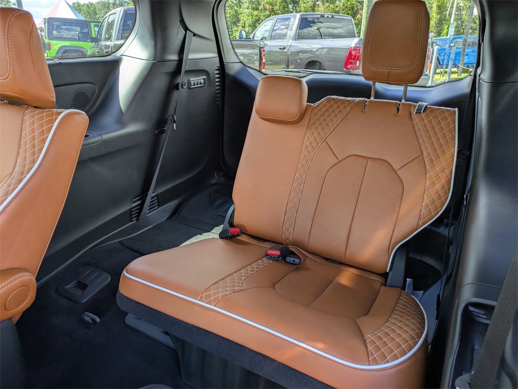 New 2026 Chrysler Pacifica Pinnacle image 14