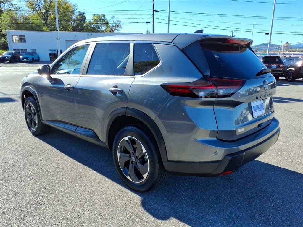 Used 2024 Nissan Rogue SV image 6