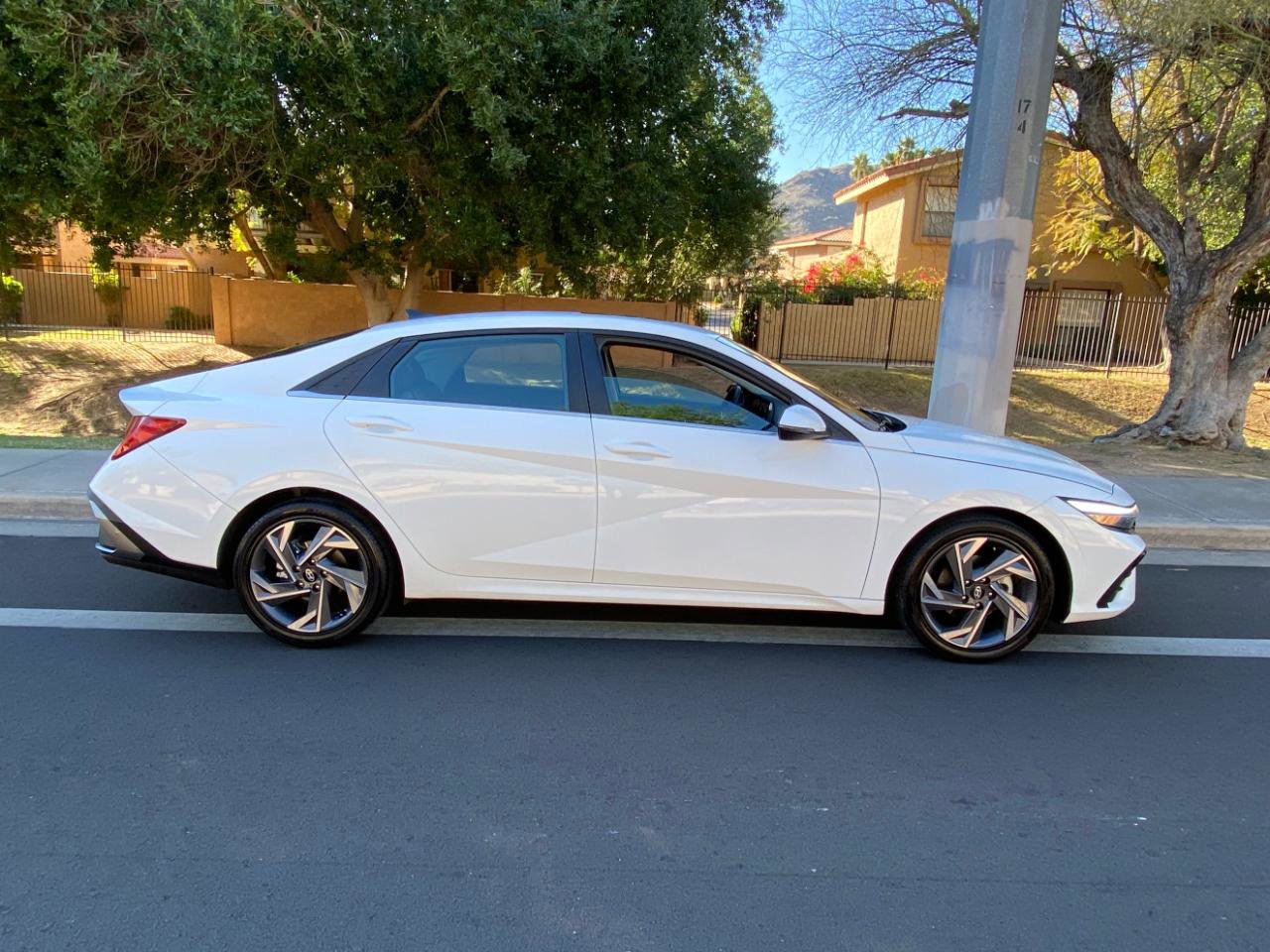 Used 2025 Hyundai Elantra Limited image 7