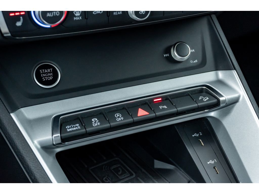 Used 2024 Audi Q3 2.0T Premium image 25