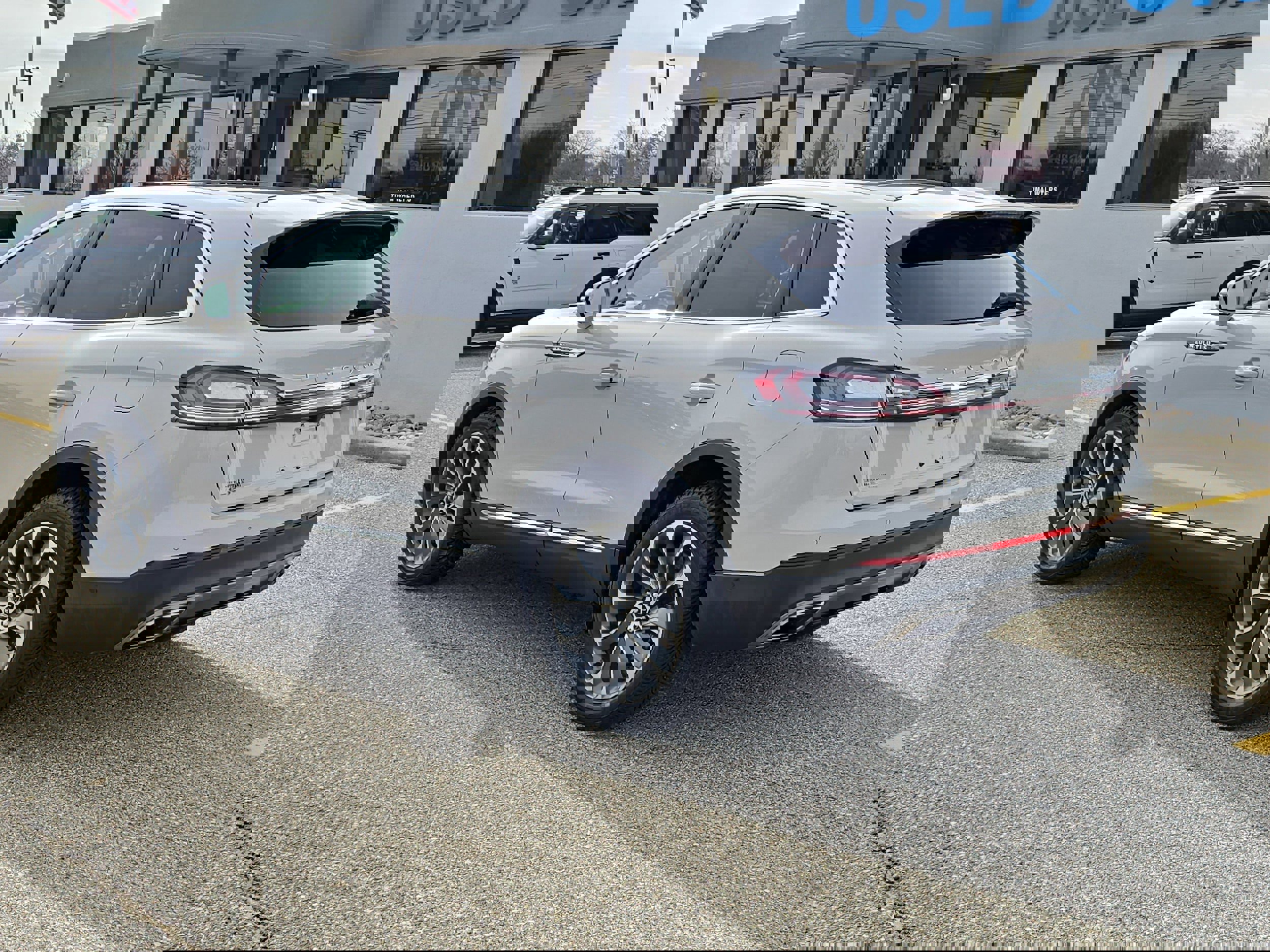 Used 2022 Lincoln Nautilus Reserve image 3