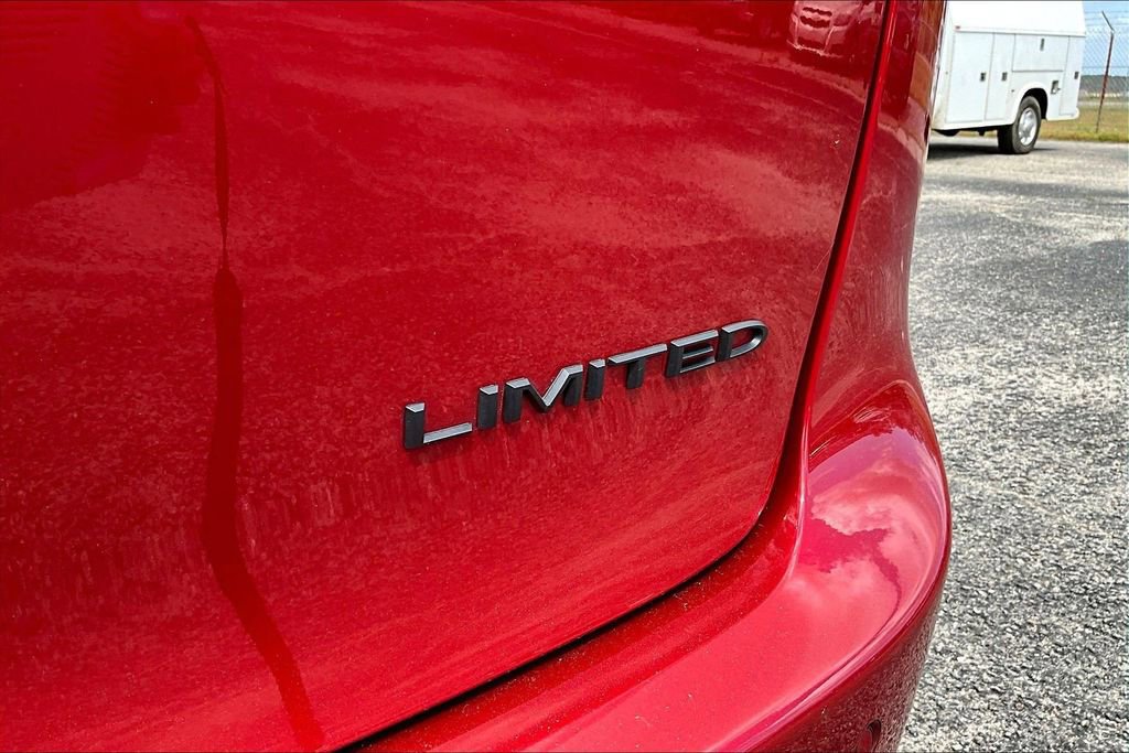 Used 2025 Chrysler Pacifica Limited image 26