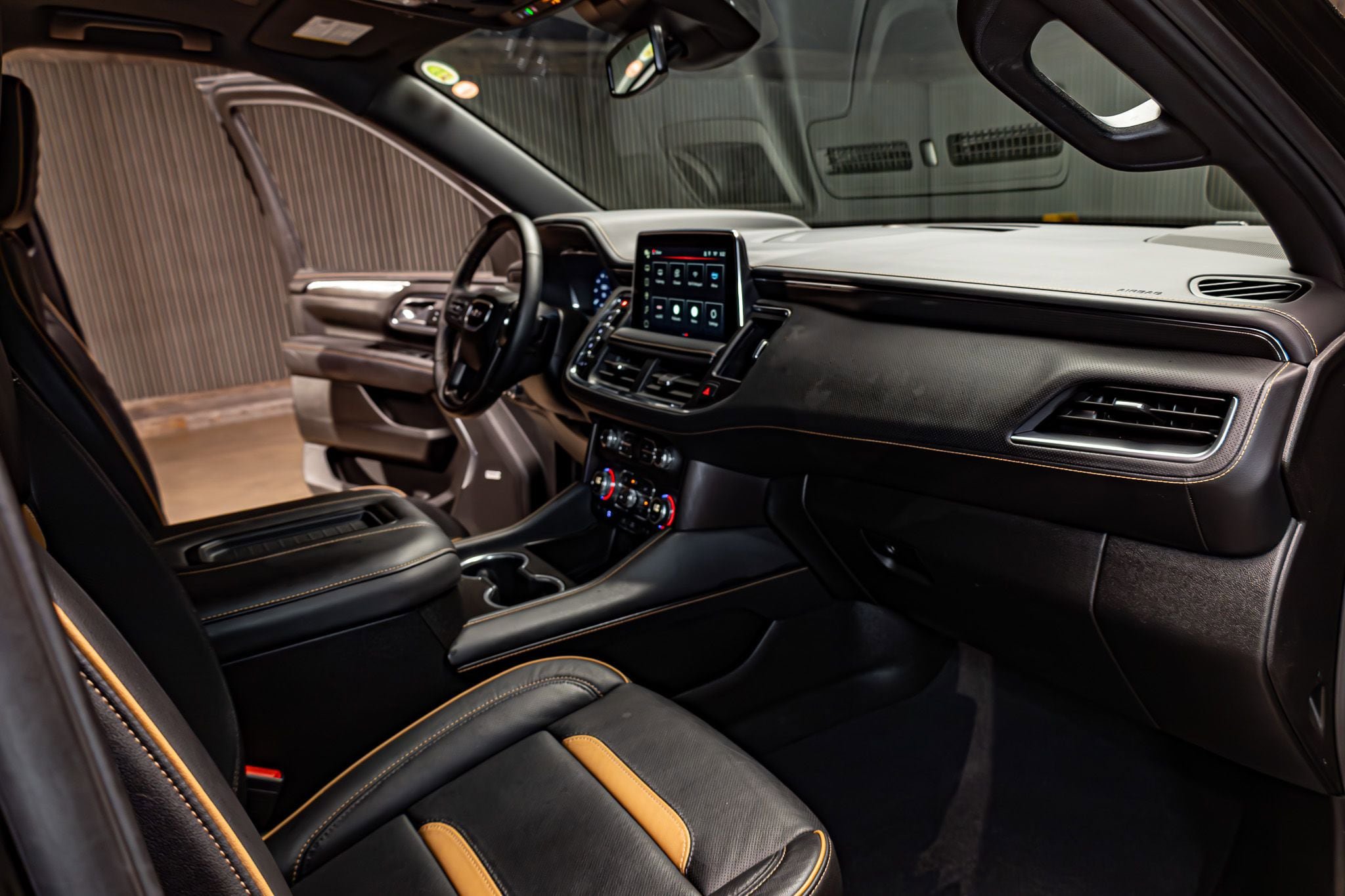 Used 2024 GMC Yukon AT4 w/ AT4 Premium Plus Package image 18