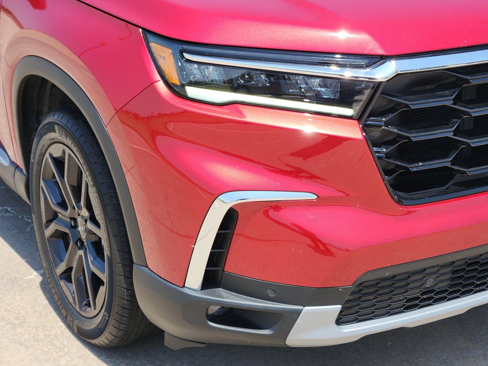 Used 2025 Honda Pilot Touring image 10