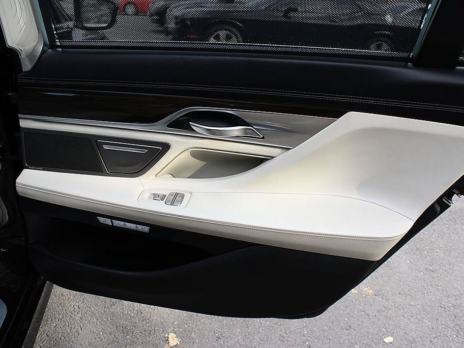Used 2016 BMW 750i RWD image 17