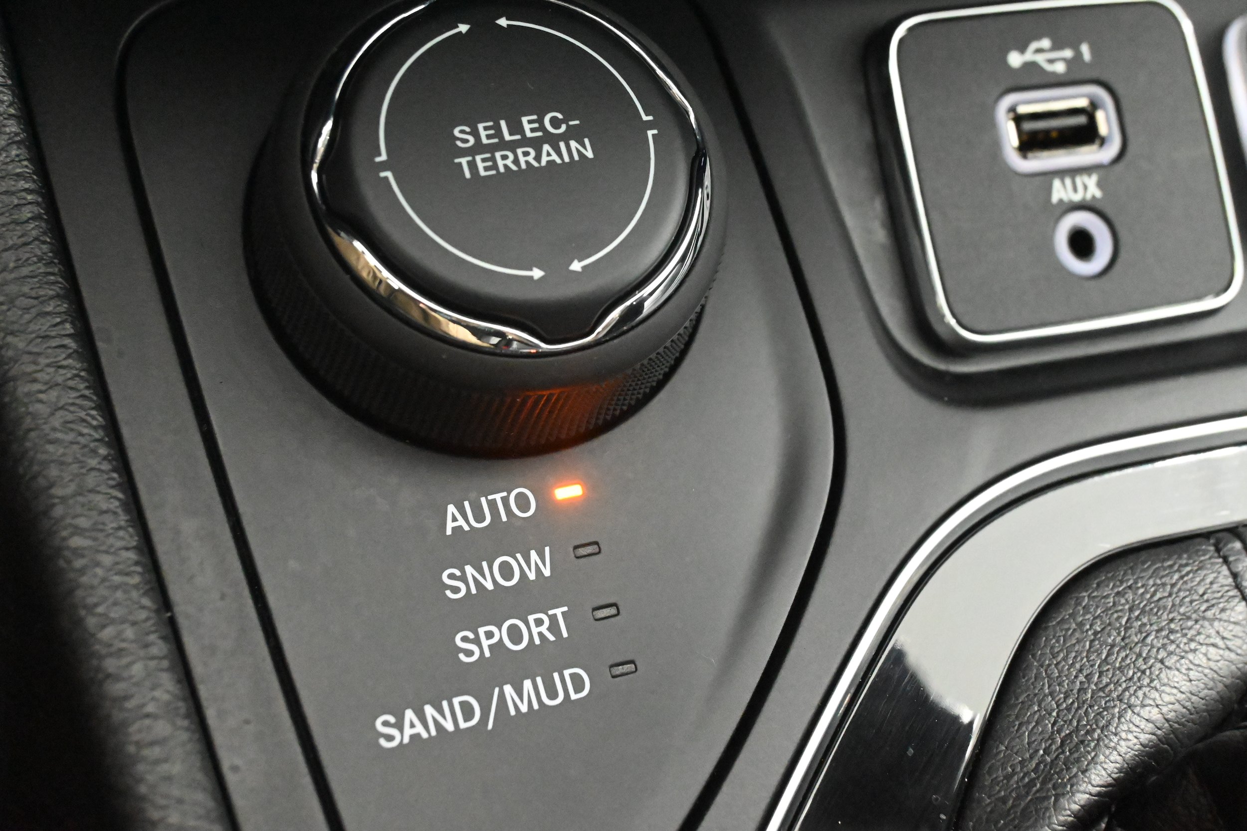 Used 2019 Jeep Cherokee Limited w/ Trailer Tow Group AWD/4WD image 21