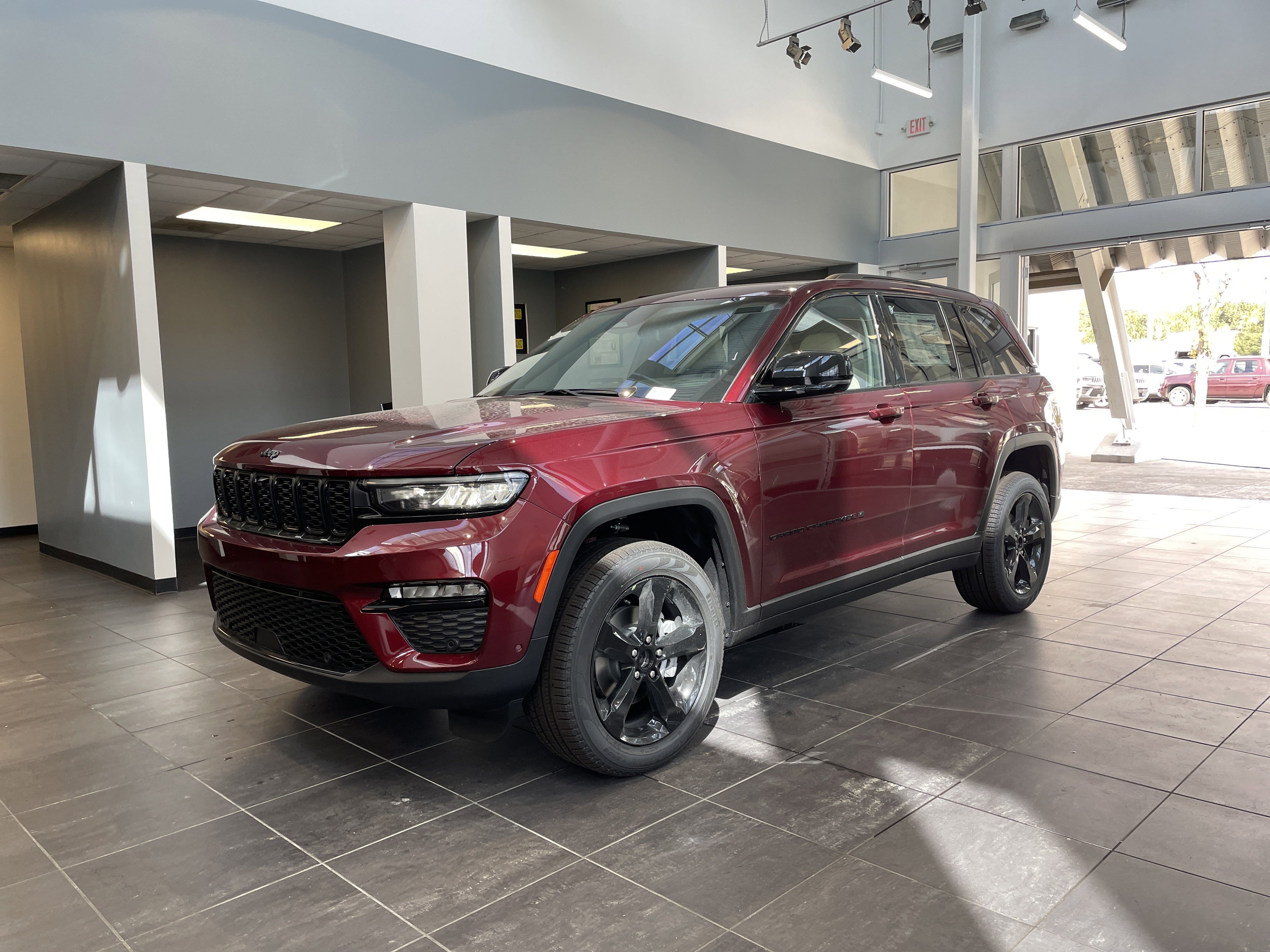New 2025 Jeep Grand Cherokee Limited w/ Luxury Tech Group II image 6