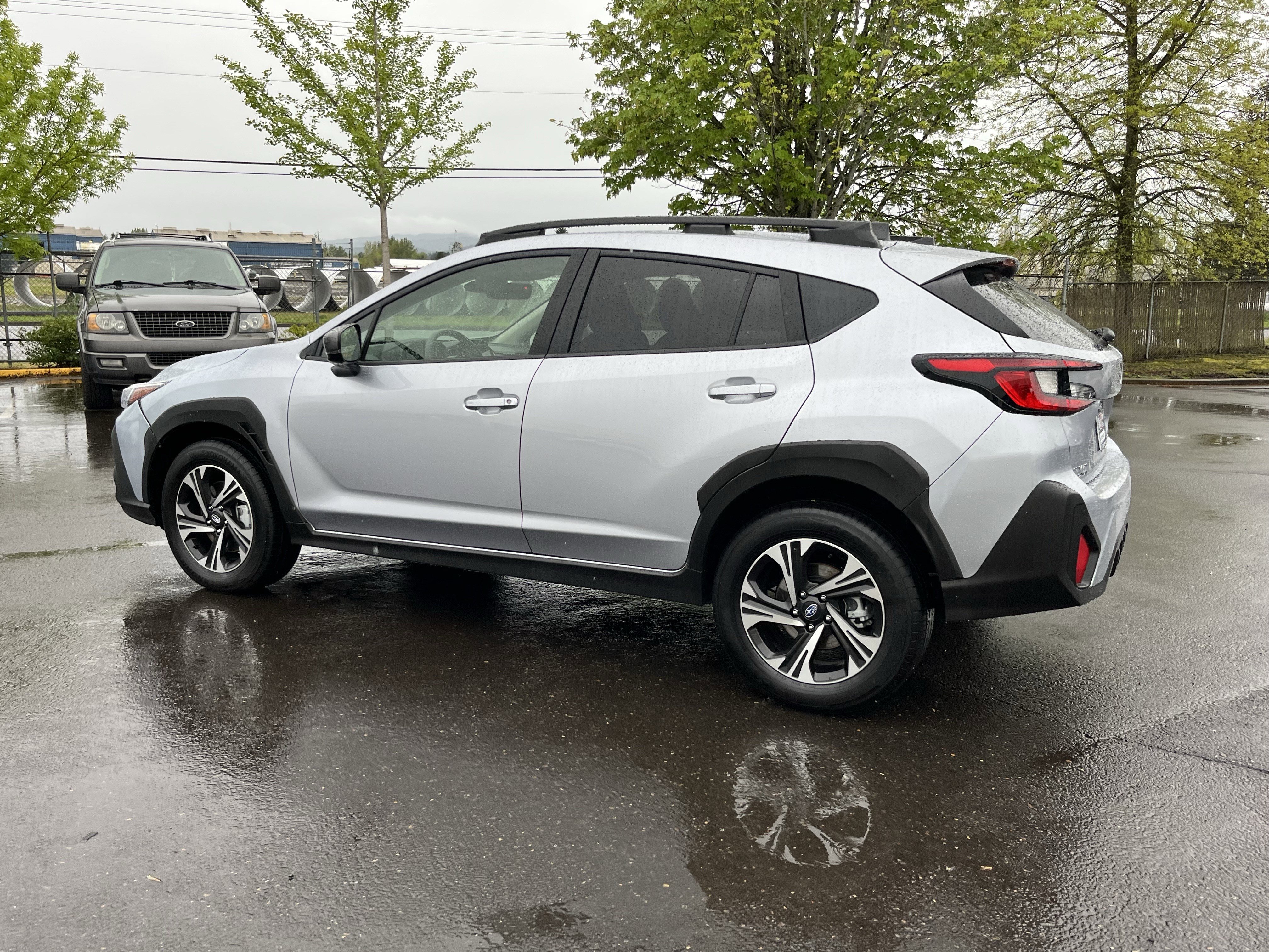 Used 2025 Subaru Crosstrek 2.0i Premium image 3