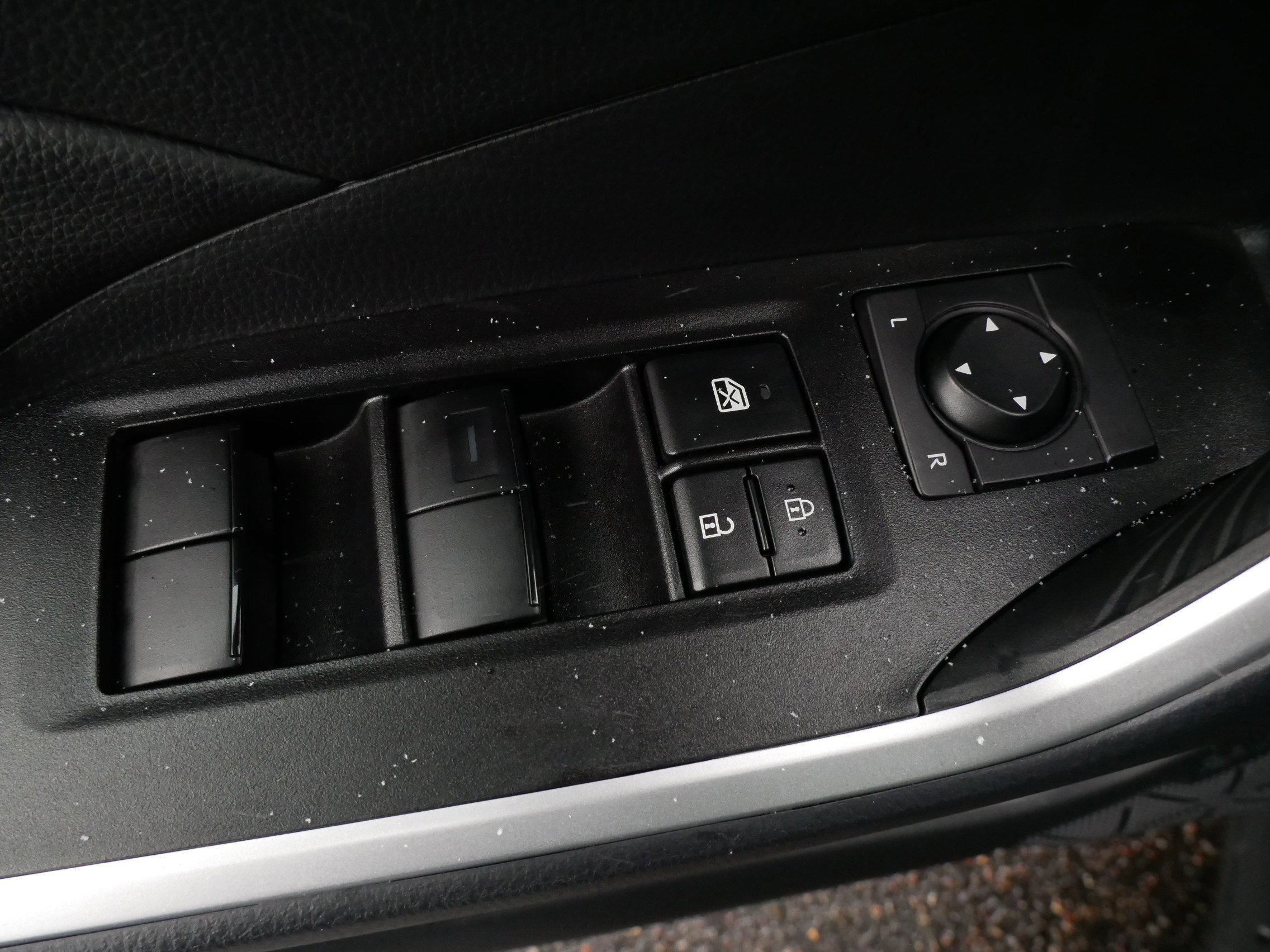 Used 2025 Toyota RAV4 LE image 19