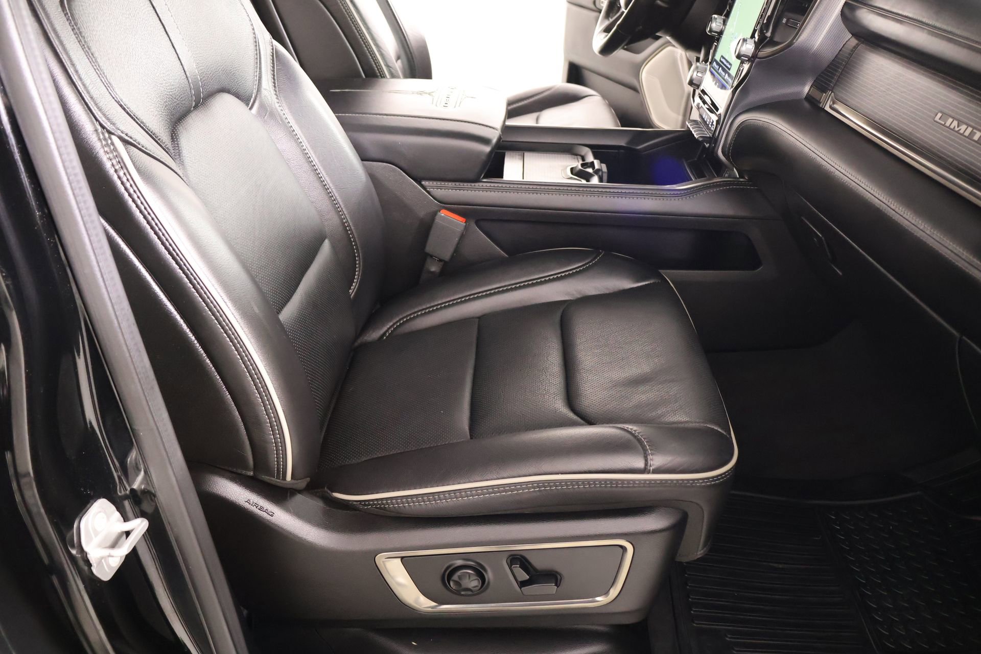 Used 2020 RAM 1500 Limited w/ Black Appearance Package image 14