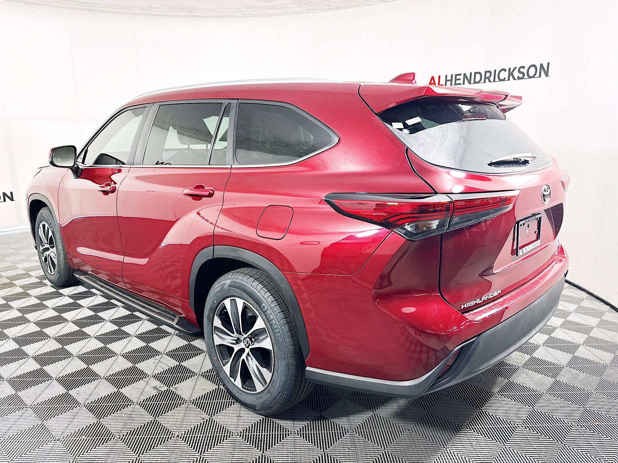 Used 2023 Toyota Highlander XLE image 5