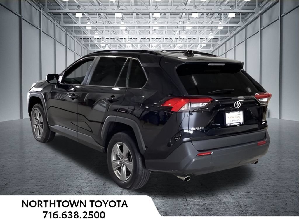 Used 2025 Toyota RAV4 XLE AWD/4WD image 3